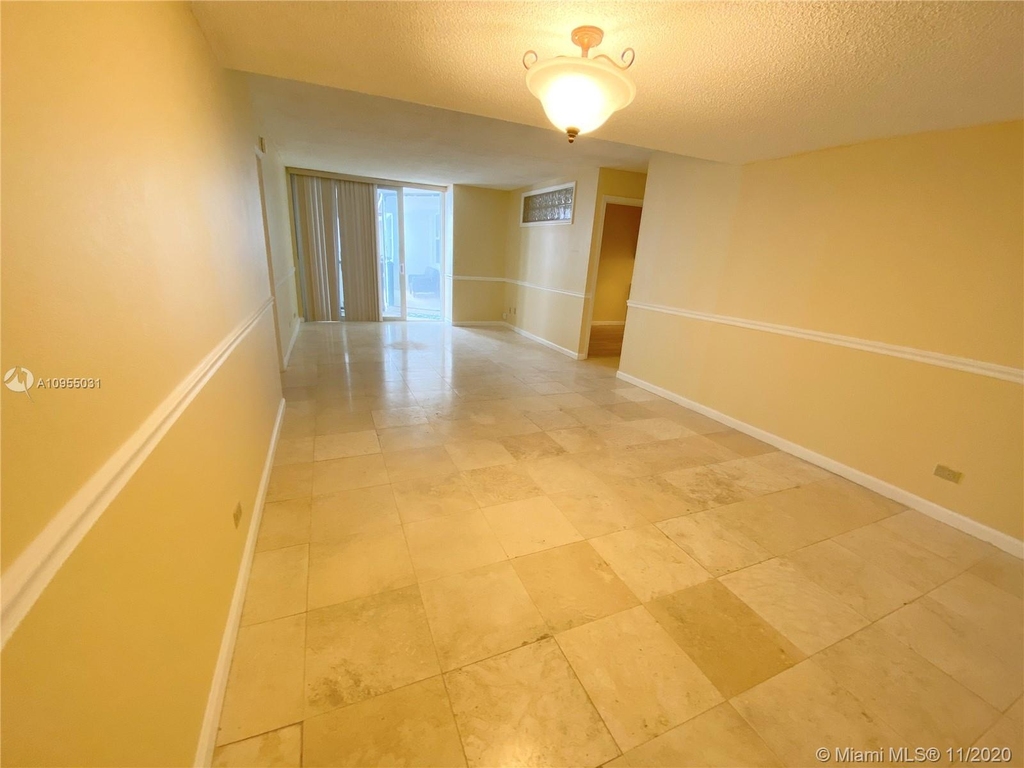 6039 Collins Ave - Photo 9