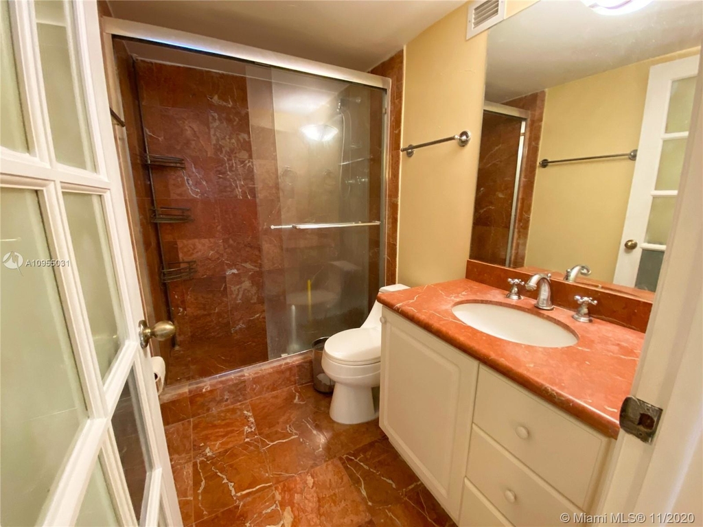 6039 Collins Ave - Photo 8