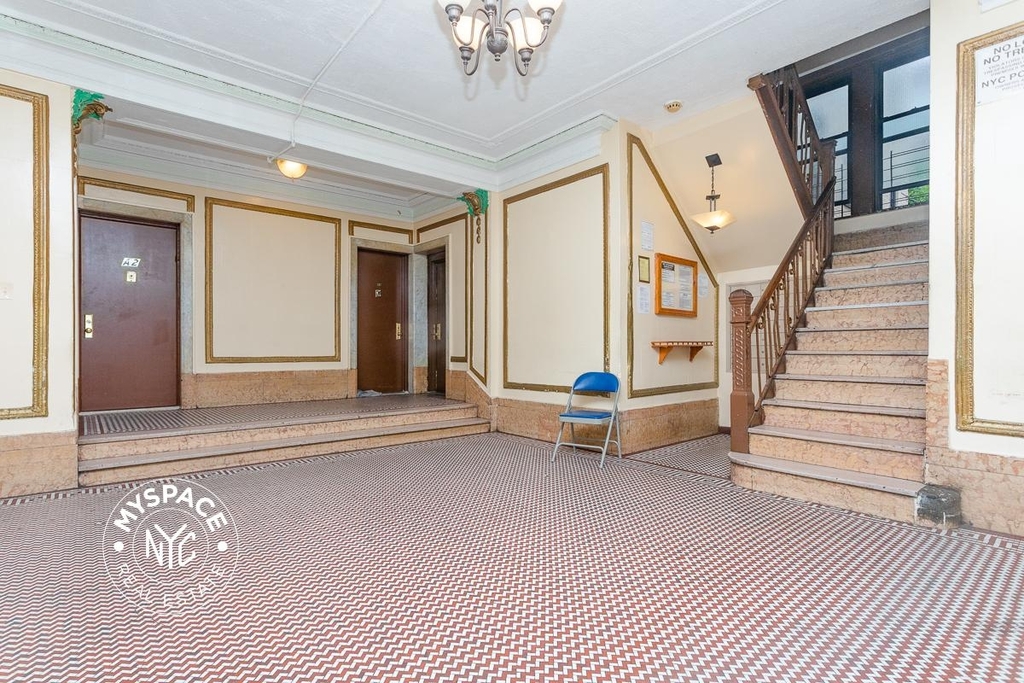 290 Crown Street - Photo 5