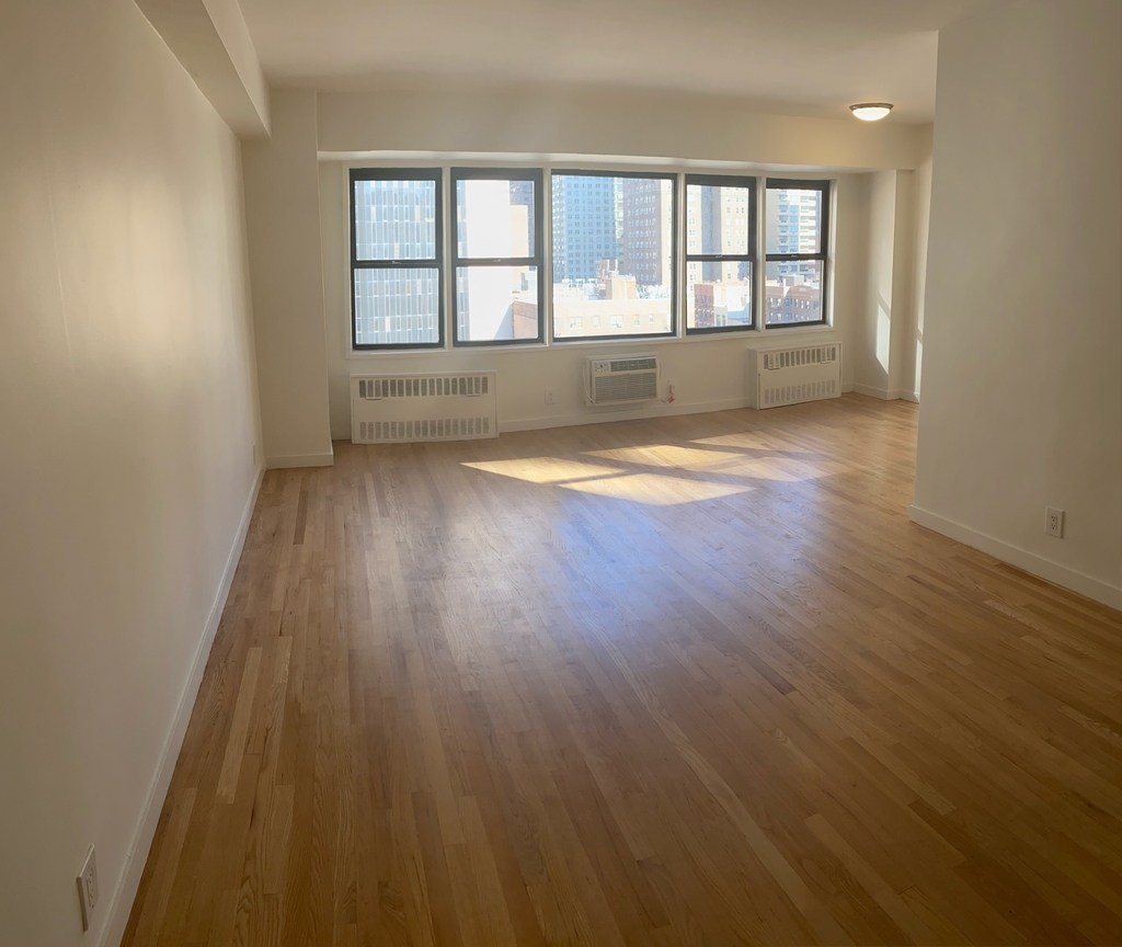 236 East 35th Street - Photo 6