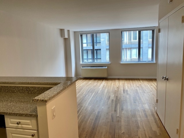 120 West 21st Street - Photo 8