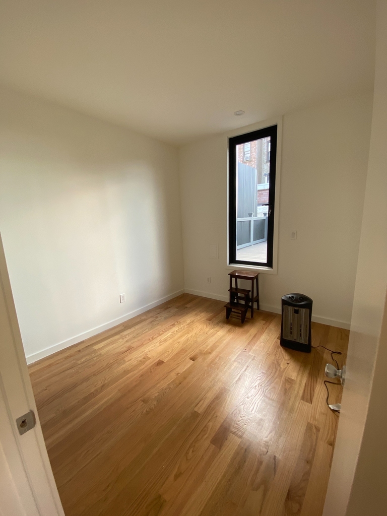 452 East New York Avenue - Photo 5