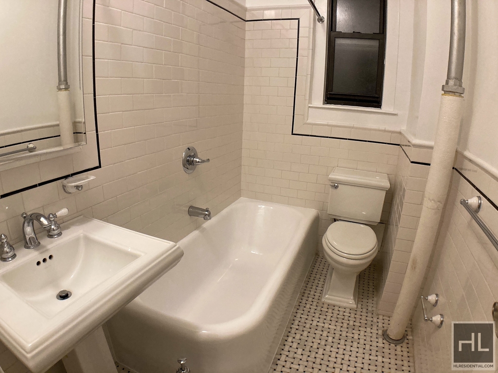 East 92 Street - Photo 3