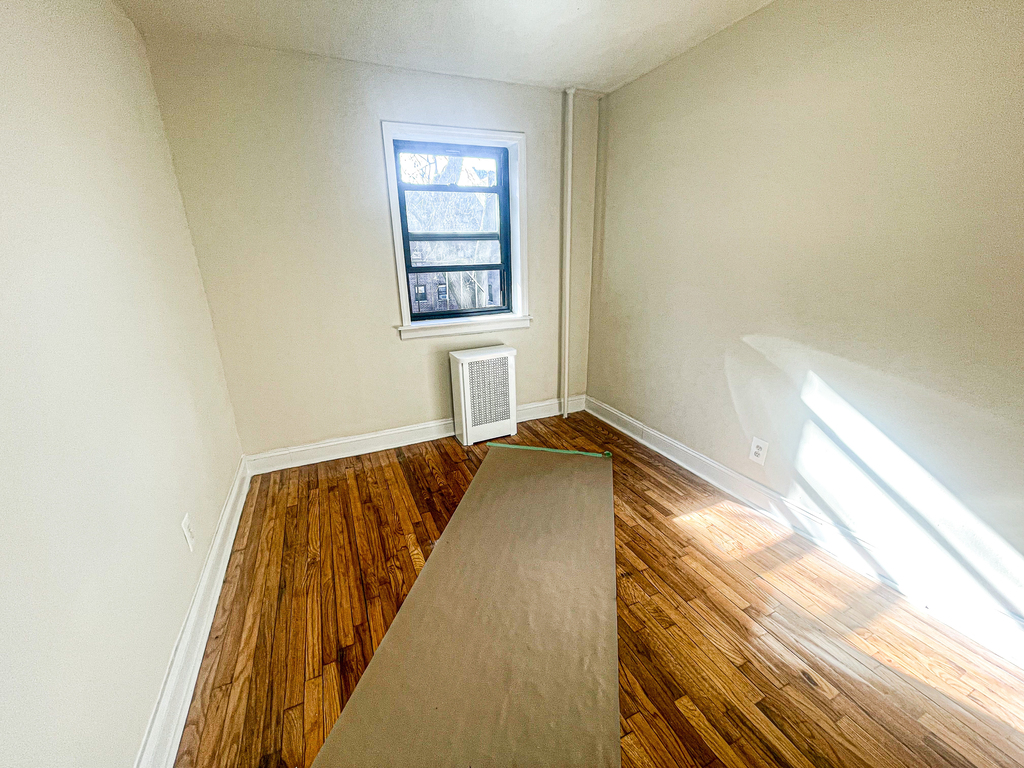 18-15 21st Ave Astoria, Ny 11105 - Photo 4