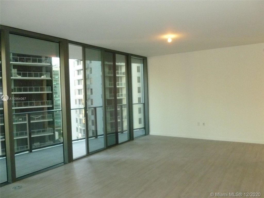 1000 Brickell Plz - Photo 2