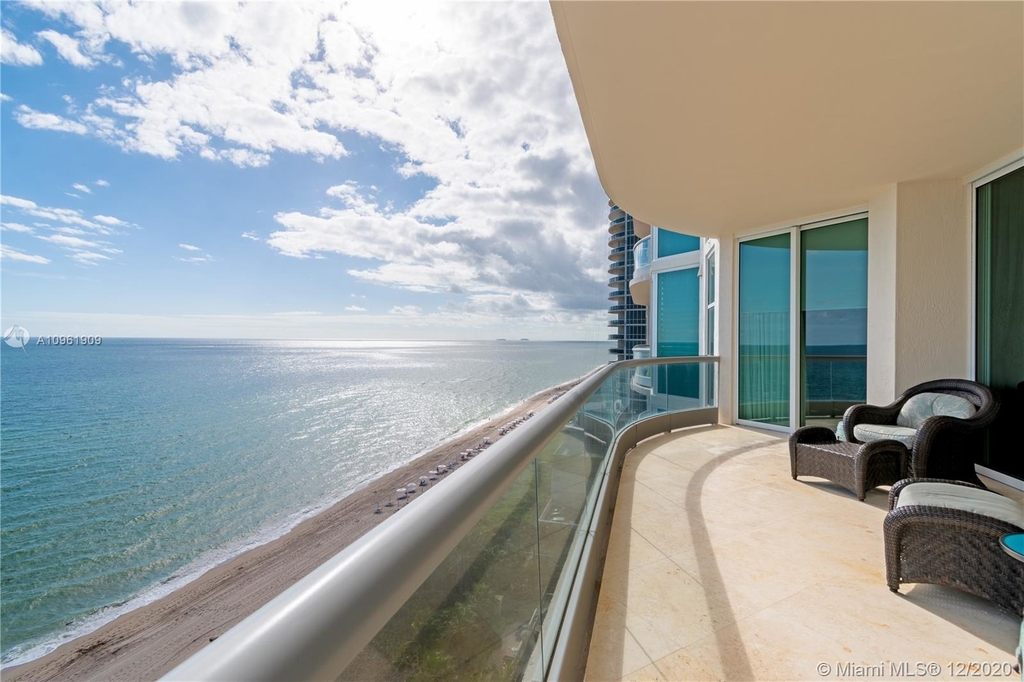 16047 Collins Ave - Photo 3