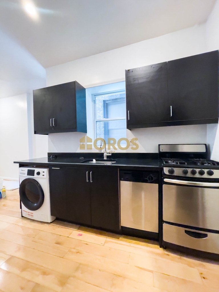 213 East 10th Street - Photo 5