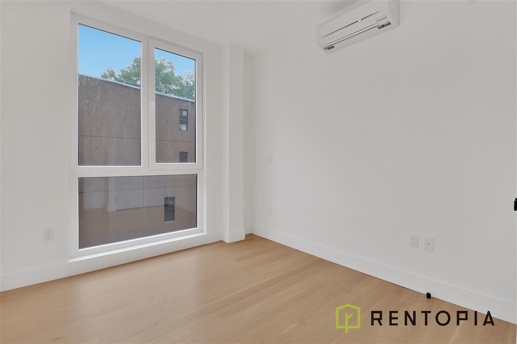 420 Tompkins Avenue - Photo 4