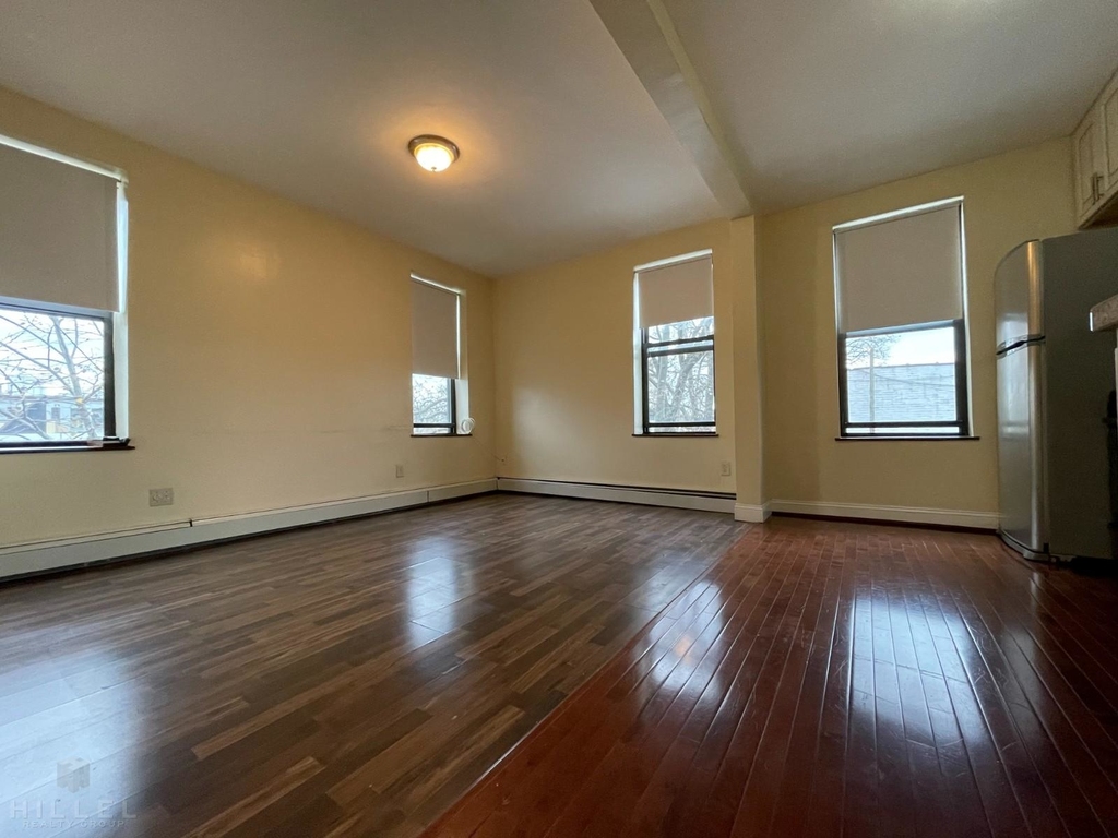 820 Wyckoff Ave - Photo 4