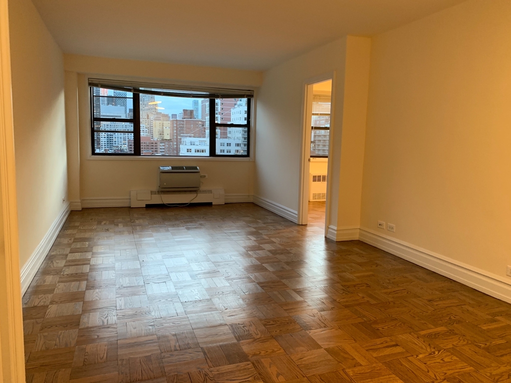 420 East 79th Street - Photo 6