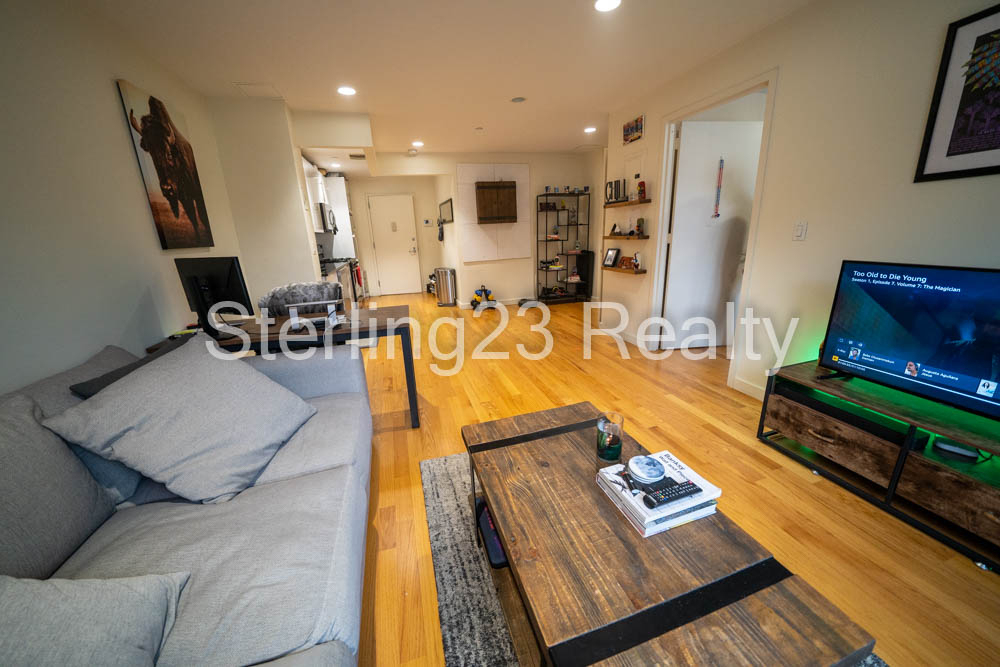 23-15 Astoria Boulevard - Photo 4