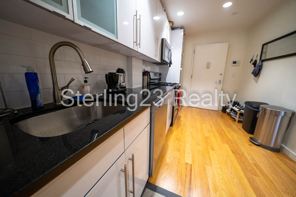 23-15 Astoria Boulevard - Photo 2