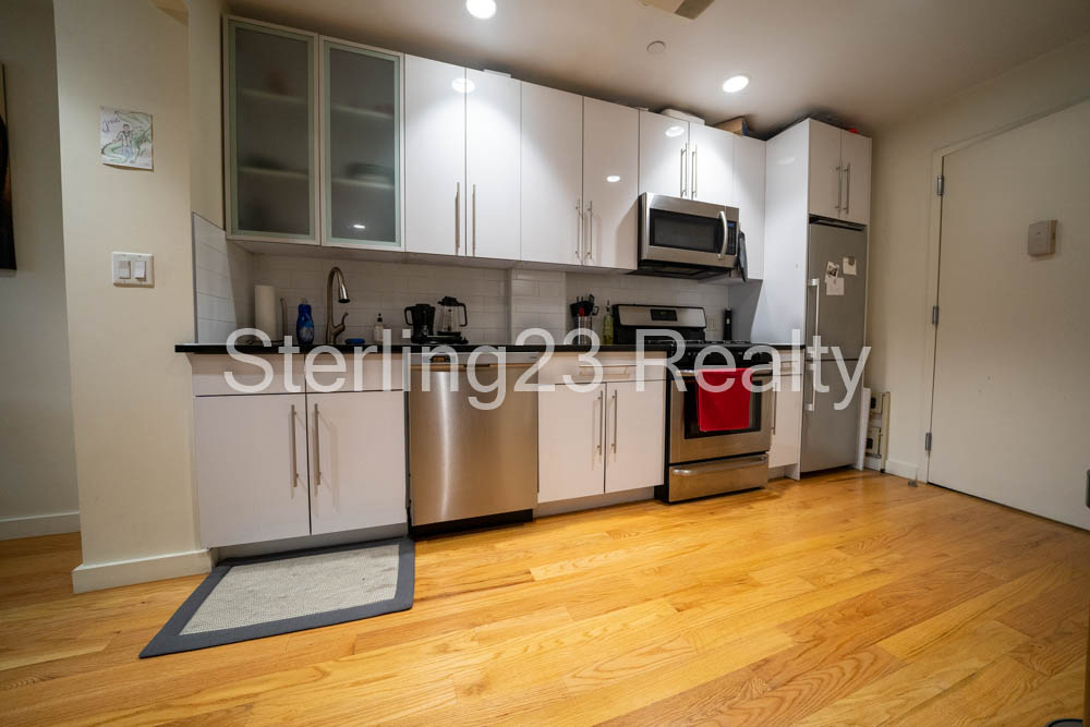 23-15 Astoria Boulevard - Photo 1