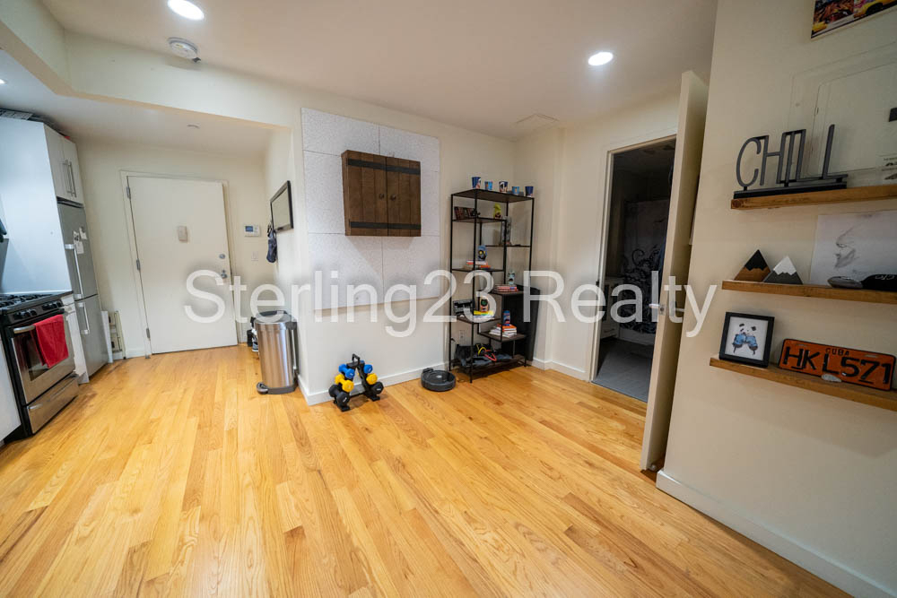 23-15 Astoria Boulevard - Photo 5