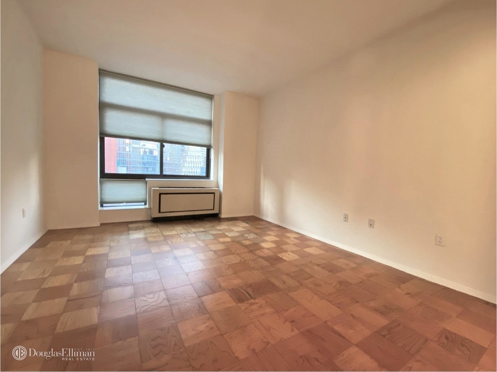 303 East 43rd Street - Photo 6