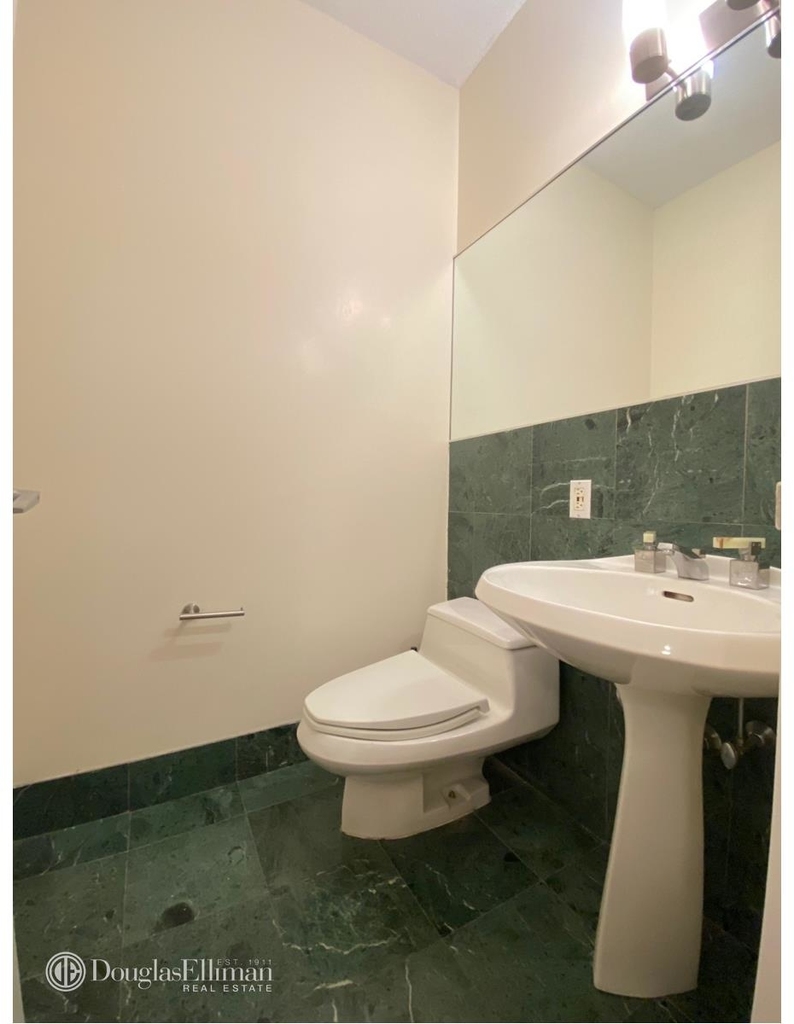 303 East 43rd Street - Photo 8