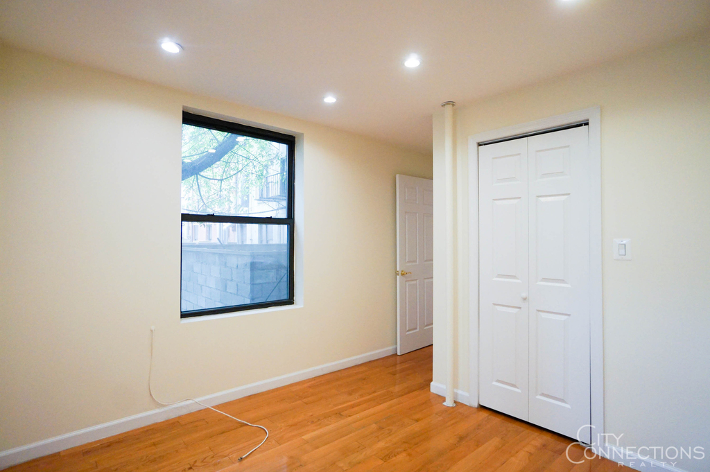 339 East 10th Street - Photo 4