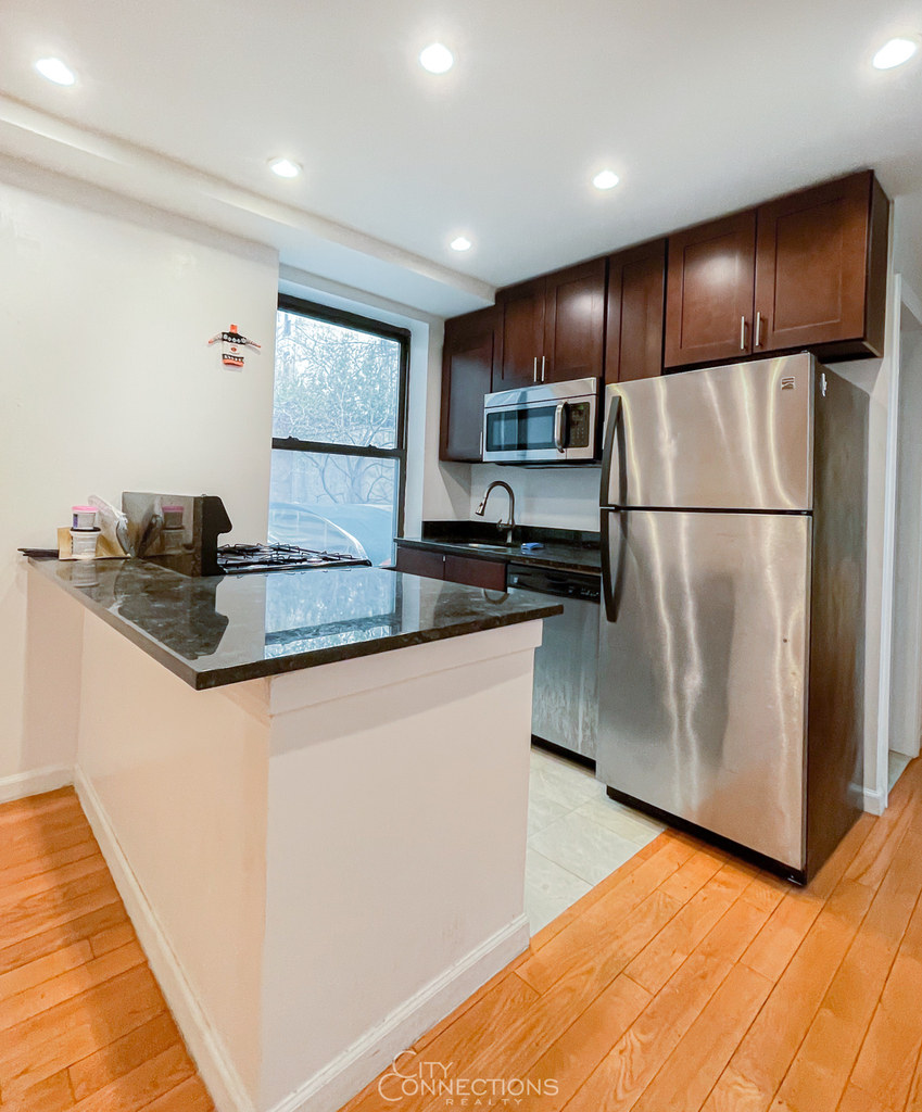 339 East 10th Street - Photo 2