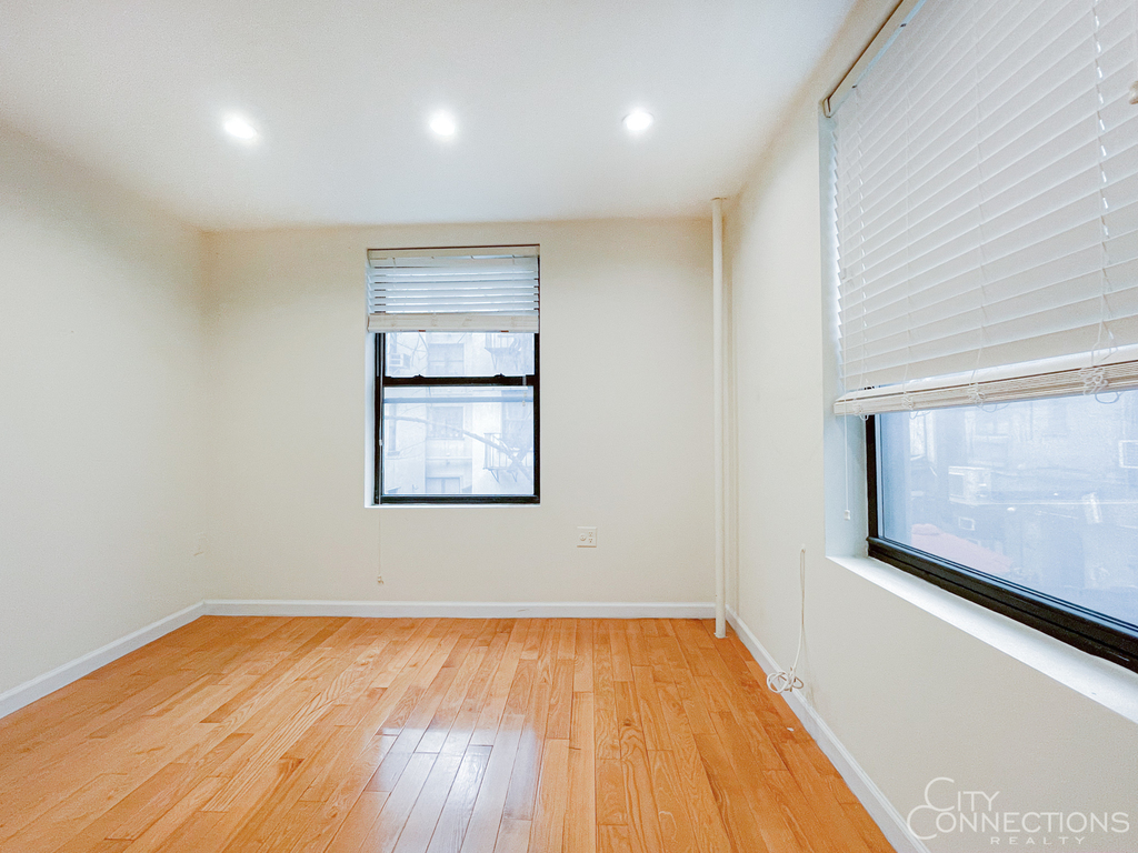 339 East 10th Street - Photo 3