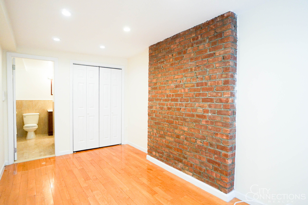 339 East 10th Street - Photo 6