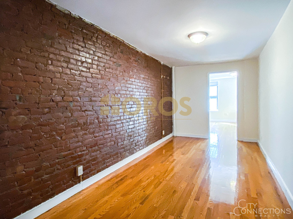 337 East 10th Street - Photo 2