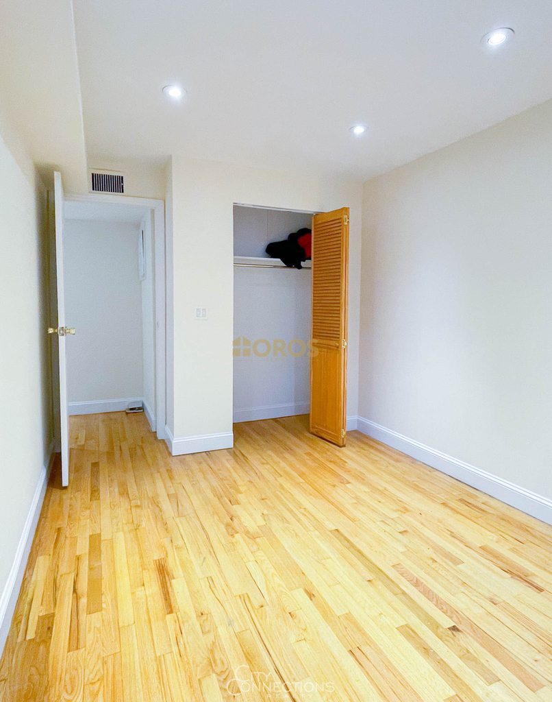 343 East 10th Street - Photo 2