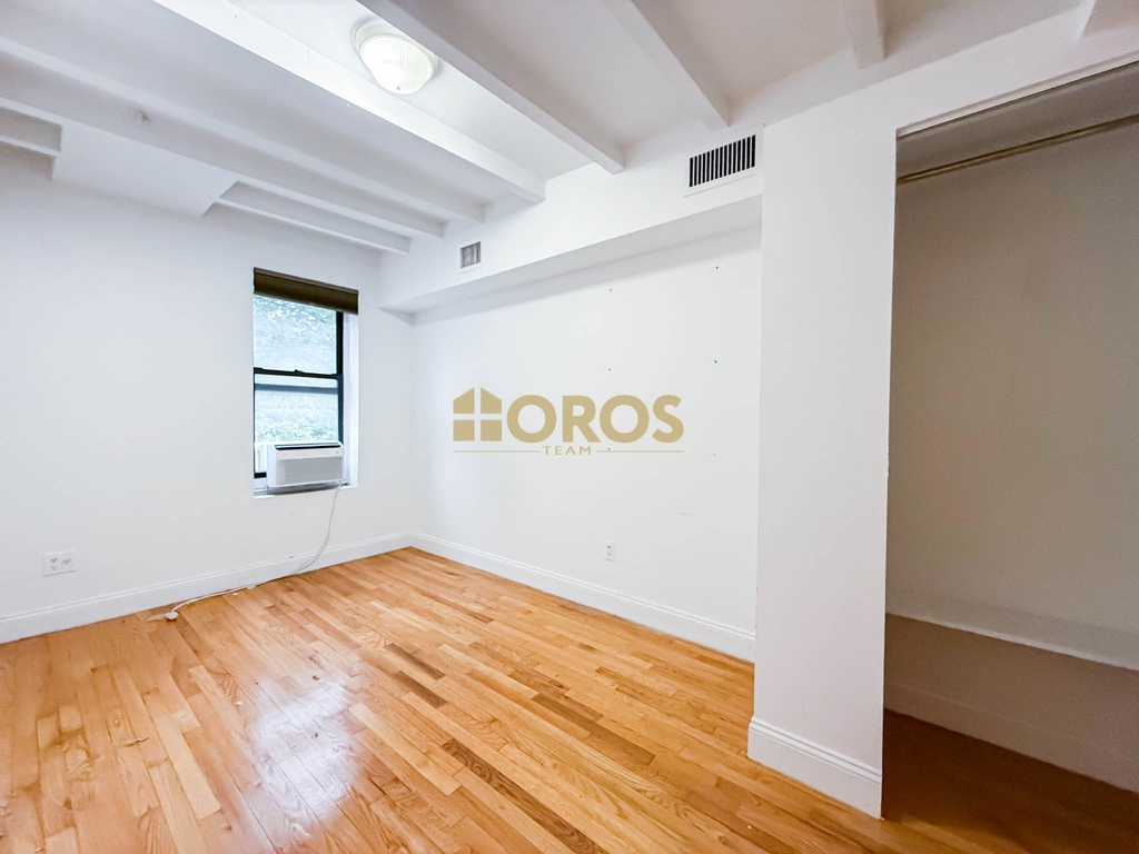343 East 10th Street - Photo 4