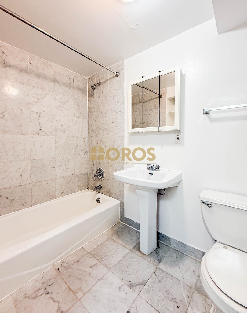 343 East 10th Street - Photo 10