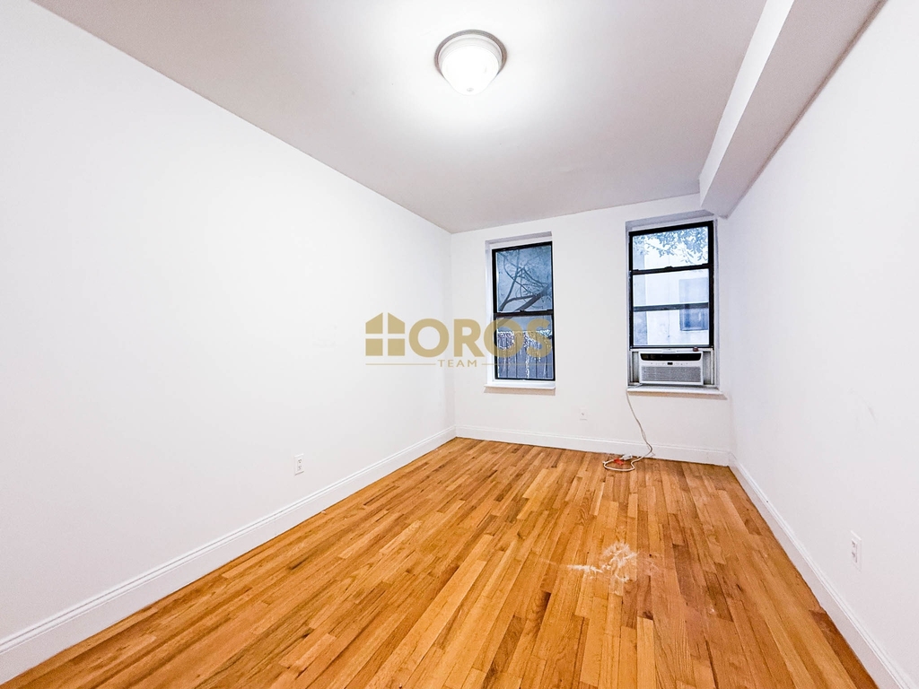 343 East 10th Street - Photo 6