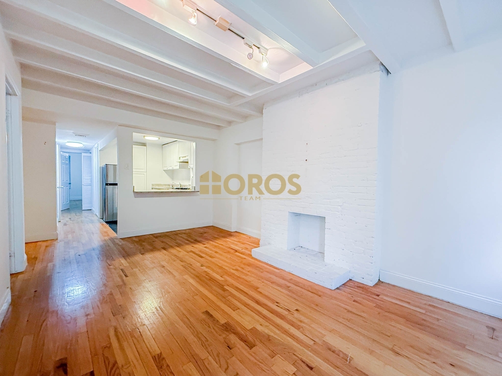 343 East 10th Street - Photo 1