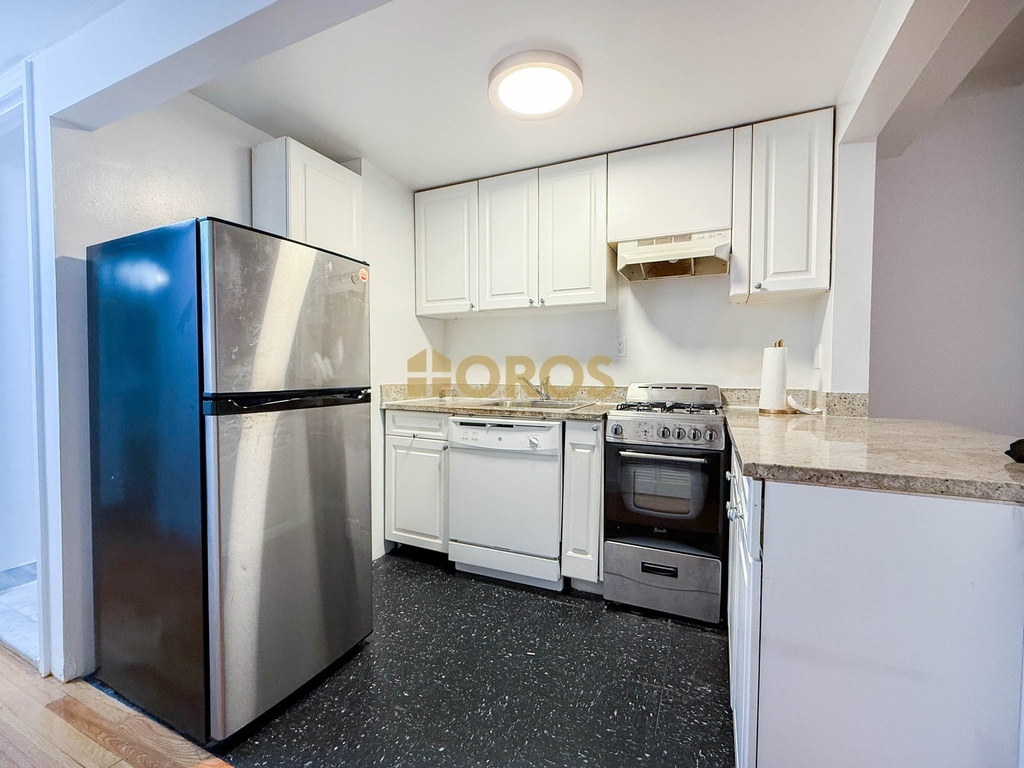 343 East 10th Street - Photo 3