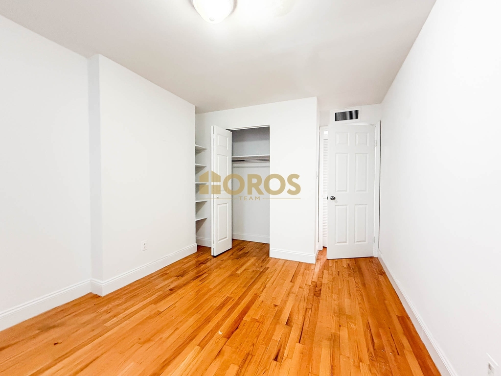 343 East 10th Street - Photo 9