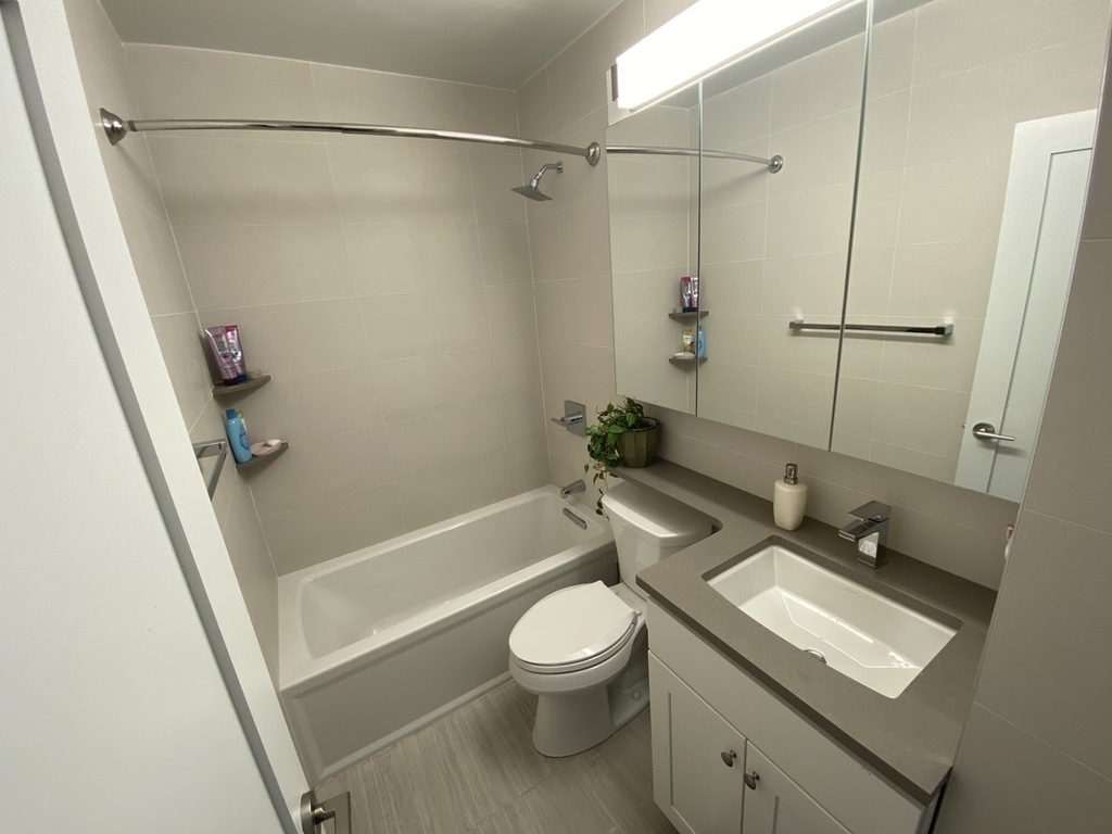 Luxurious Flex 2 Bedroom at 235 East 95th Street - Photo 3