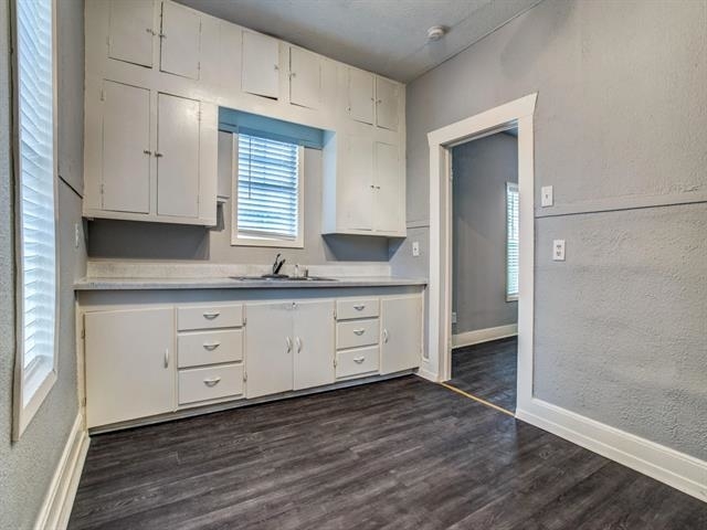 2402 Market Avenue - Photo 2