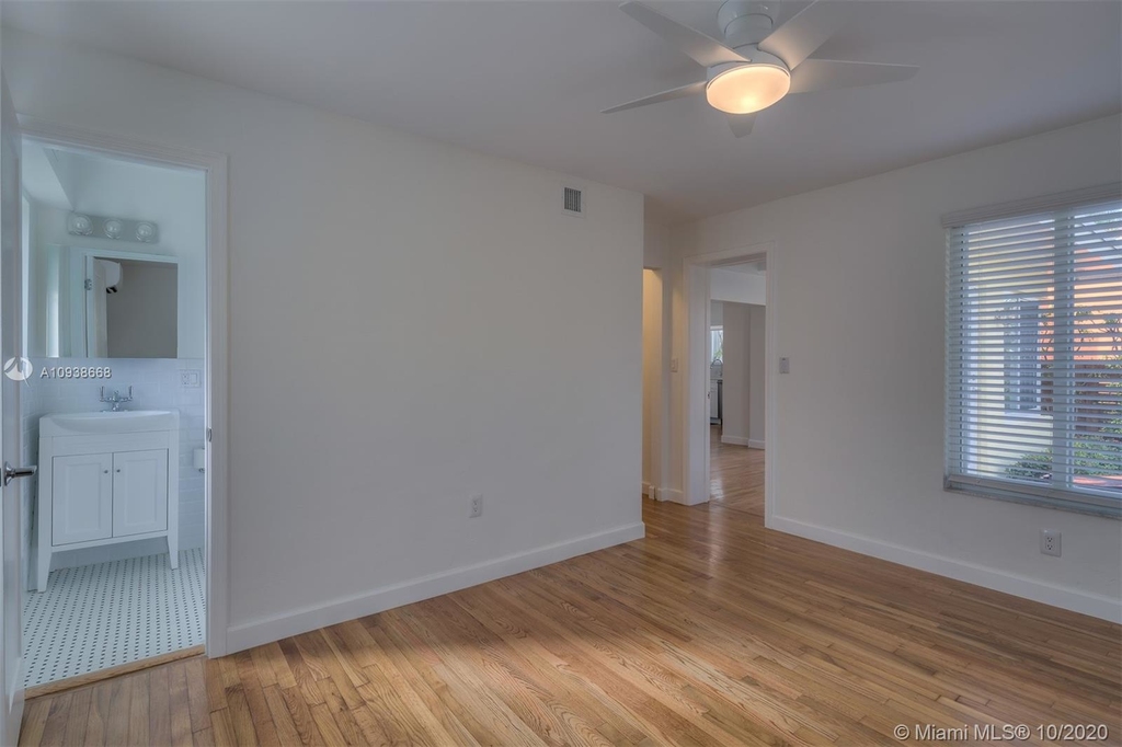 1343 Lenox Ave - Photo 10