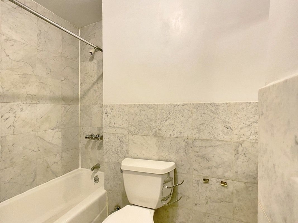 213 East 84th Street - Photo 4