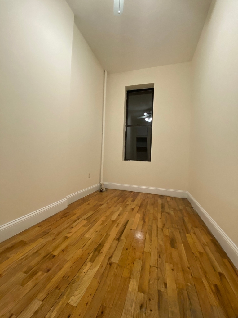 401 West 24th Street - Photo 8