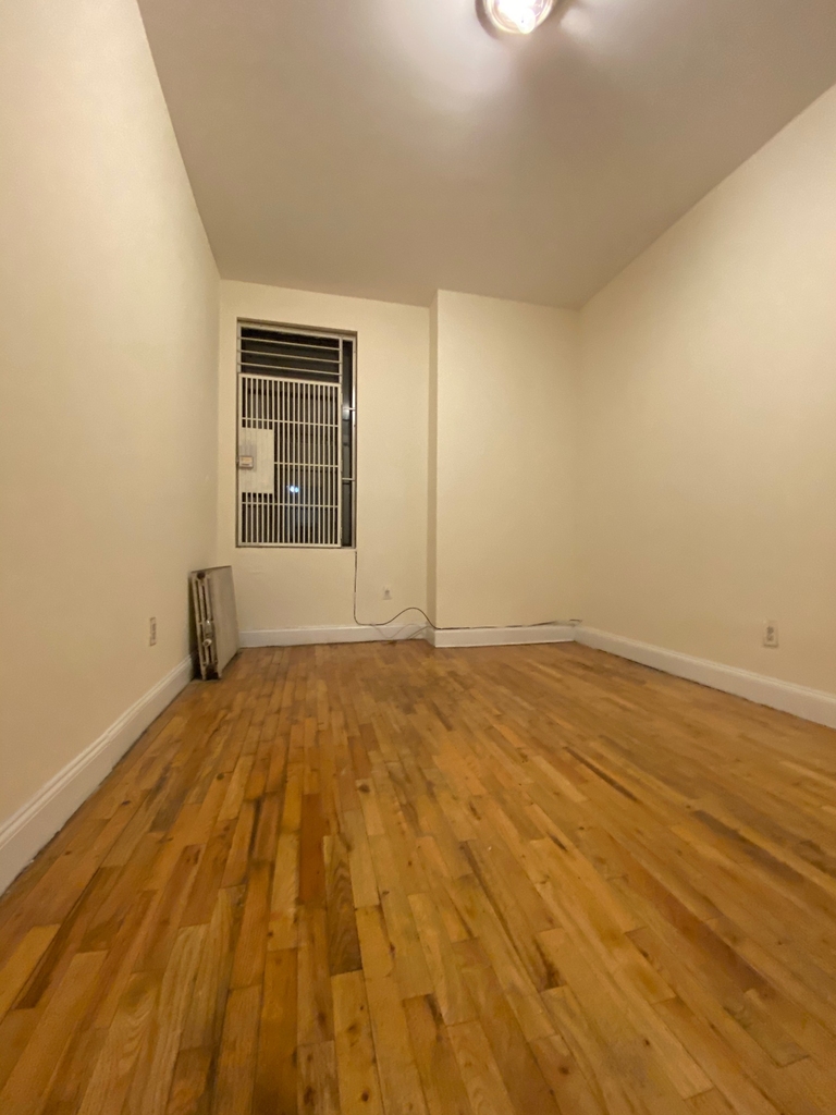 401 West 24th Street - Photo 5