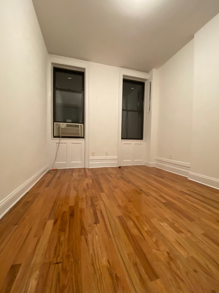 401 West 24th Street - Photo 4