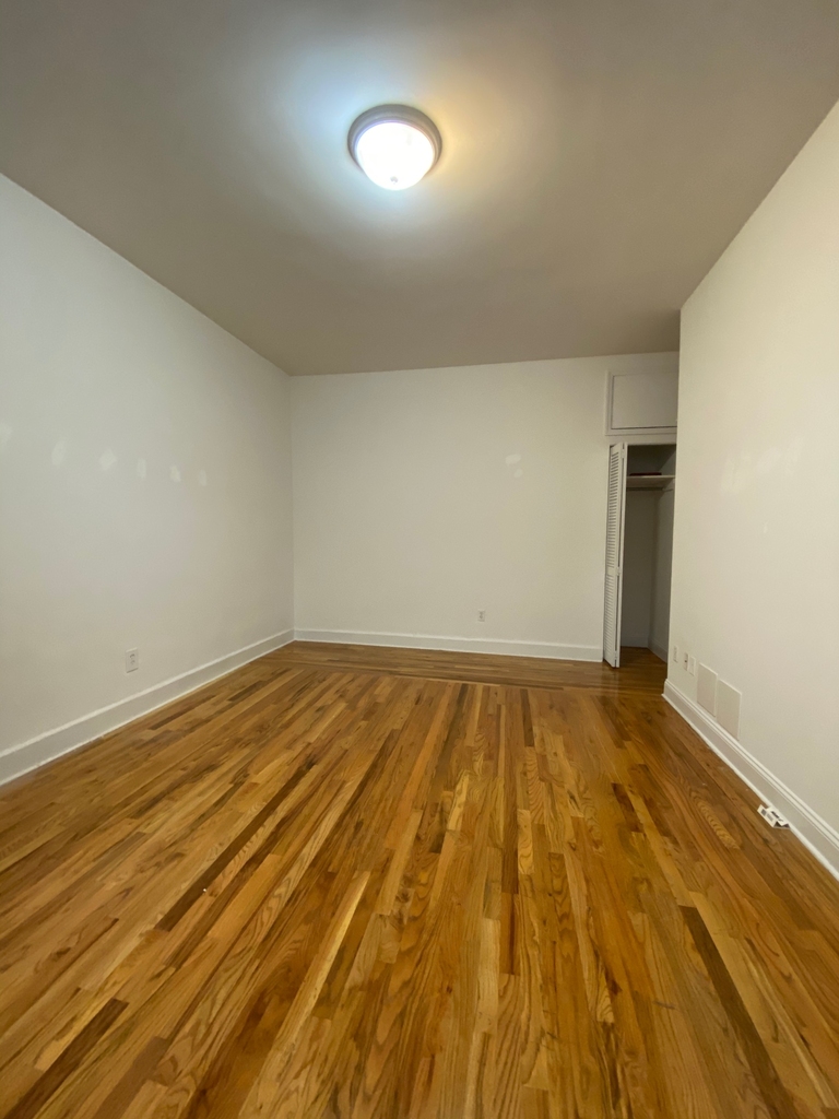 401 West 24th Street - Photo 0