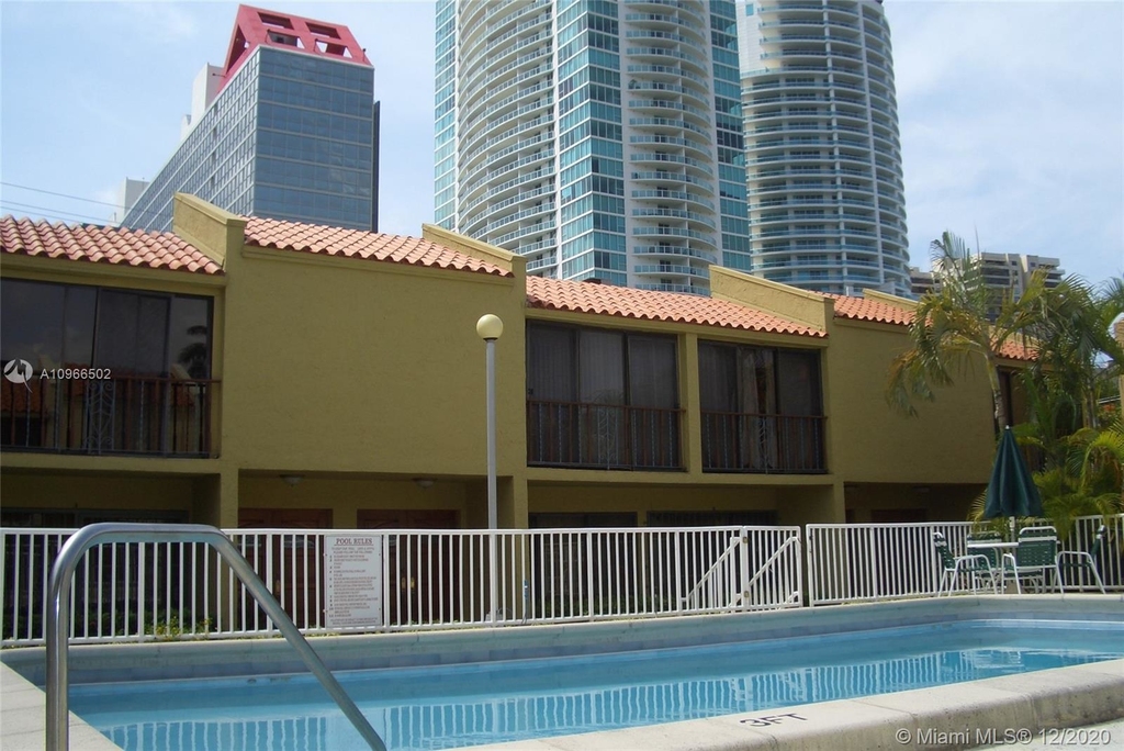 1990 Brickell Ave - Photo 14