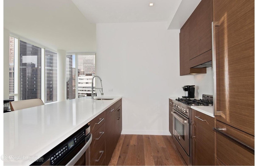 325 Lexington Avenue - Photo 2