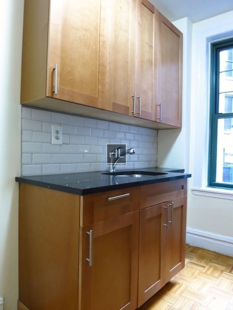 East 79th Street - Photo 9