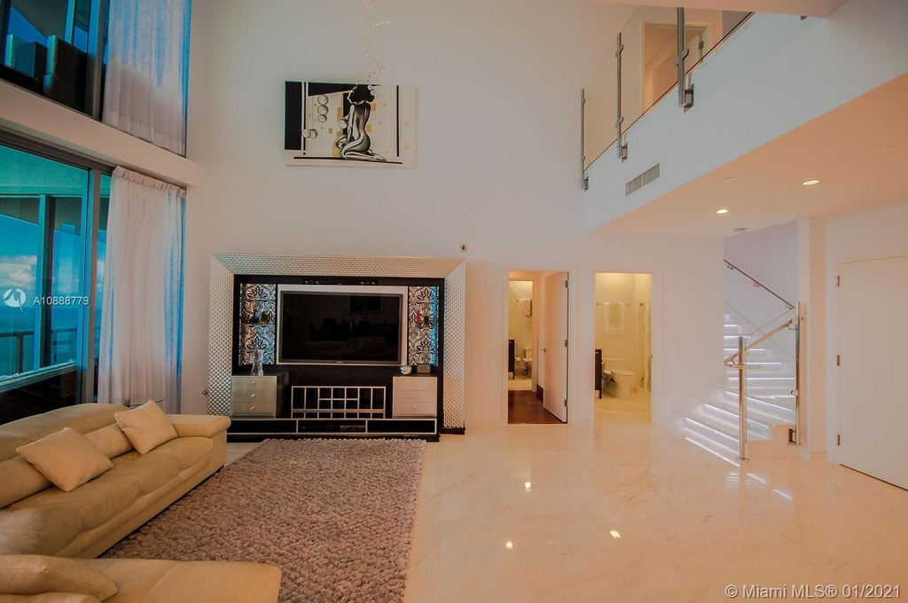 17121 Collins Ave - Photo 32
