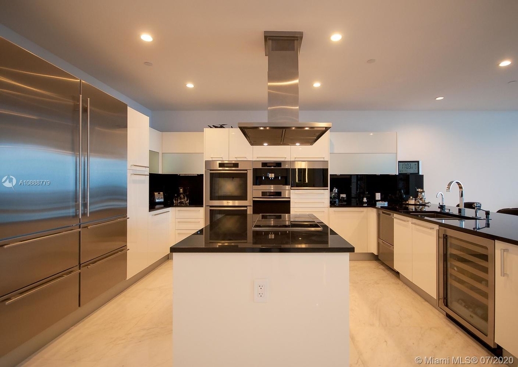 17121 Collins Ave - Photo 36
