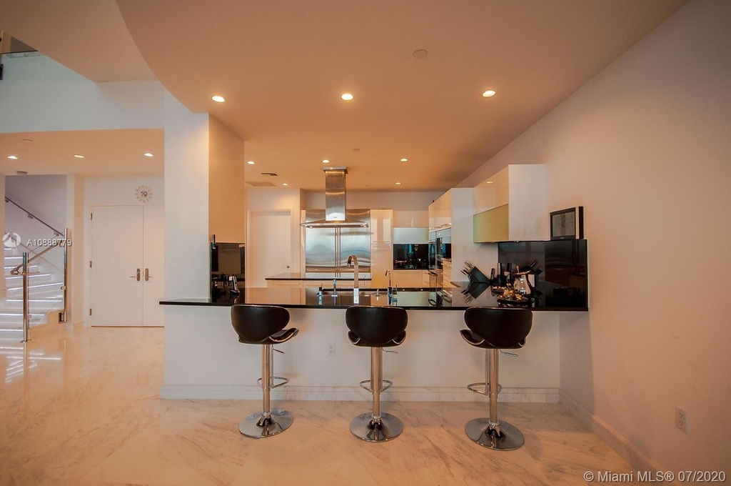 17121 Collins Ave - Photo 37