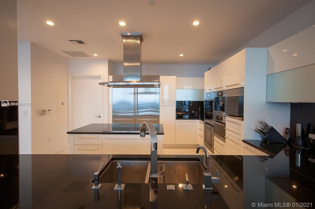 17121 Collins Ave - Photo 38