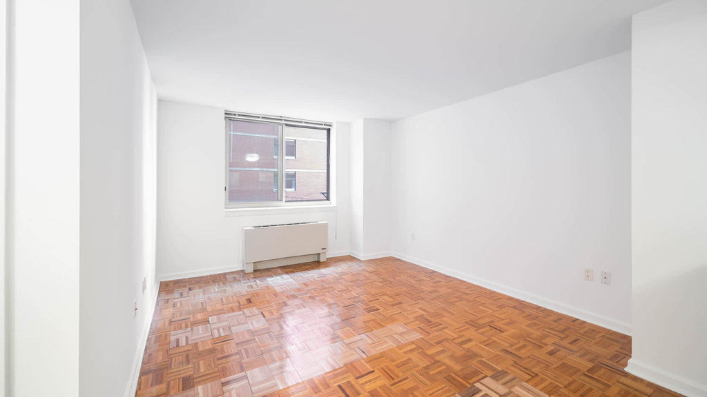 400 West 37th St - Photo 15