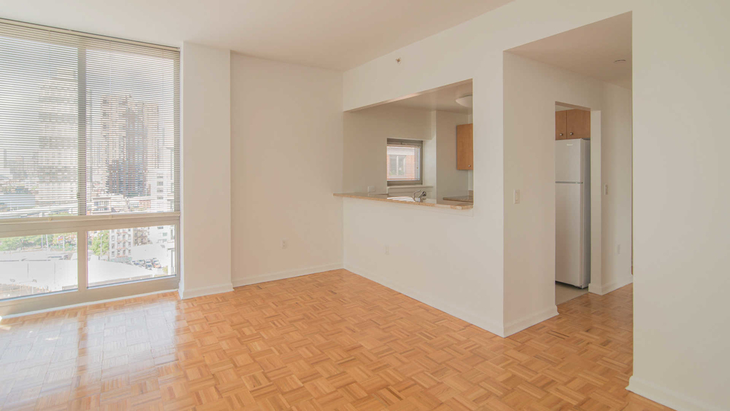 400 West 37th St - Photo 8