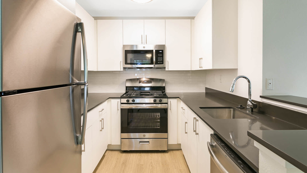 3500 Hathaway Ave. - Photo 4